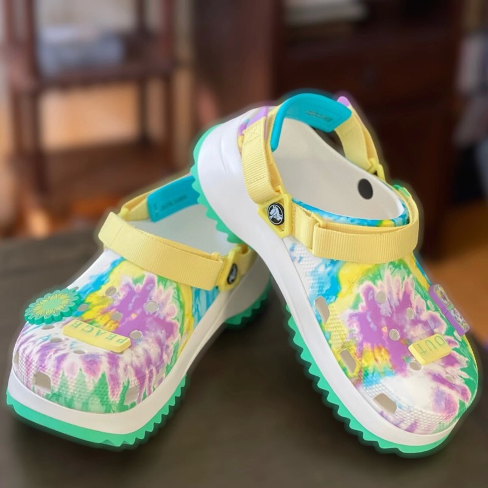 NWT Crocs Classic Hiker “Peace Out” All Terrain Clogs in Tie Dye - Woman’s 10